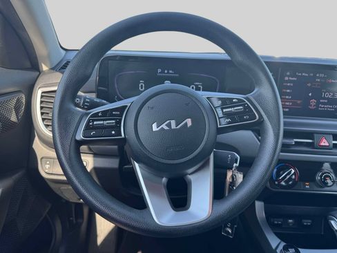Used 2024 Kia Seltos LX AWD/4WD image 12