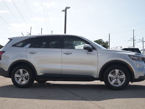 Used 2022 Kia Sorento LX FWD image 6