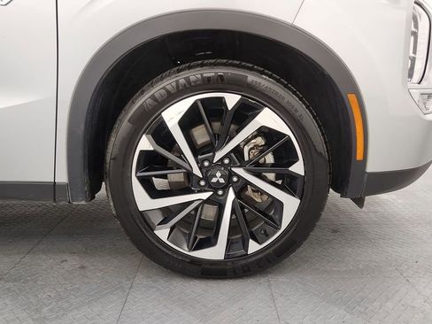 Used 2024 Mitsubishi Outlander SE image 21