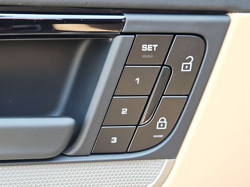 Certified 2026 Porsche Cayenne AWD/4WD image 19