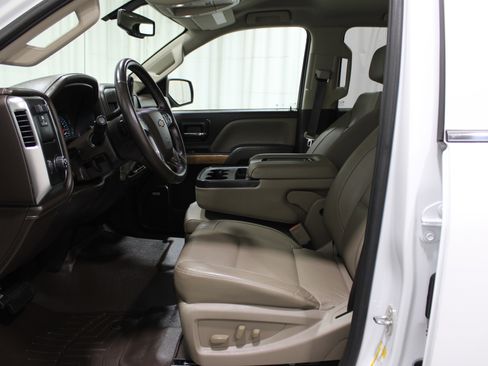 Used 2019 Chevrolet Silverado 2500 LTZ w/ LTZ Plus Package image 3