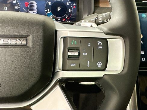 Used 2024 Land Rover Discovery Dynamic SE AWD/4WD image 20