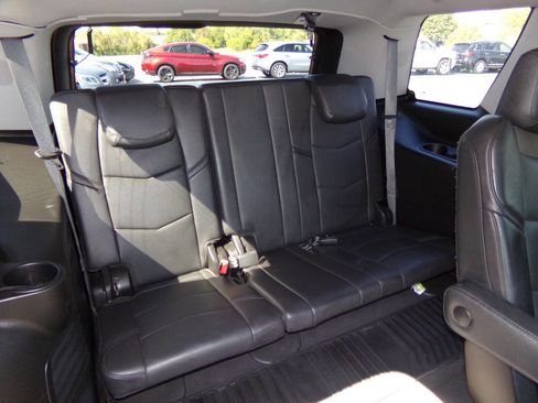 Used 2019 Cadillac Escalade Luxury AWD/4WD image 29