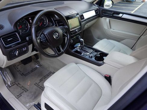 Used 2012 Volkswagen Touareg Sport AWD/4WD image 3