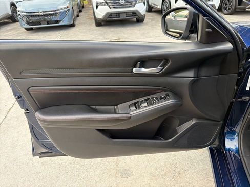 Used 2021 Nissan Altima 2.5 SR FWD image 16