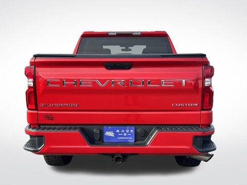 Used 2019 Chevrolet Silverado 1500 Custom w/ Custom Value Package image 4