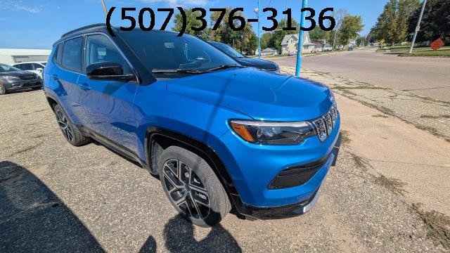 Used 2025 Jeep Compass Limited w/ Elite Group AWD/4WD image 1