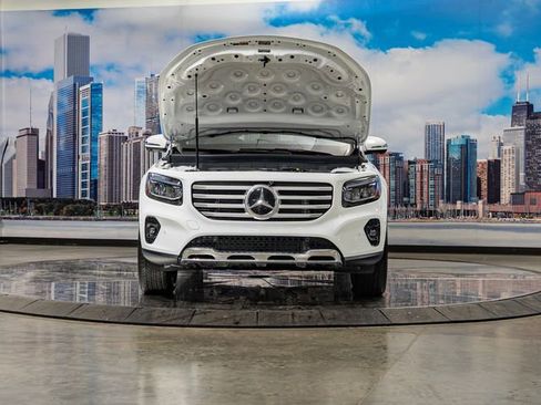 Used 2026 Mercedes-Benz GLB 250 4MATIC image 4