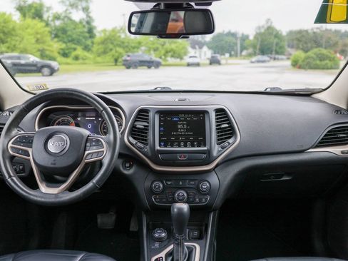 Used 2017 Jeep Cherokee Limited AWD/4WD image 29