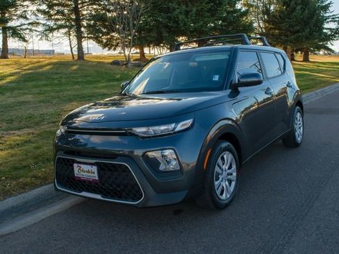 Used 2022 Kia Soul LX image 1