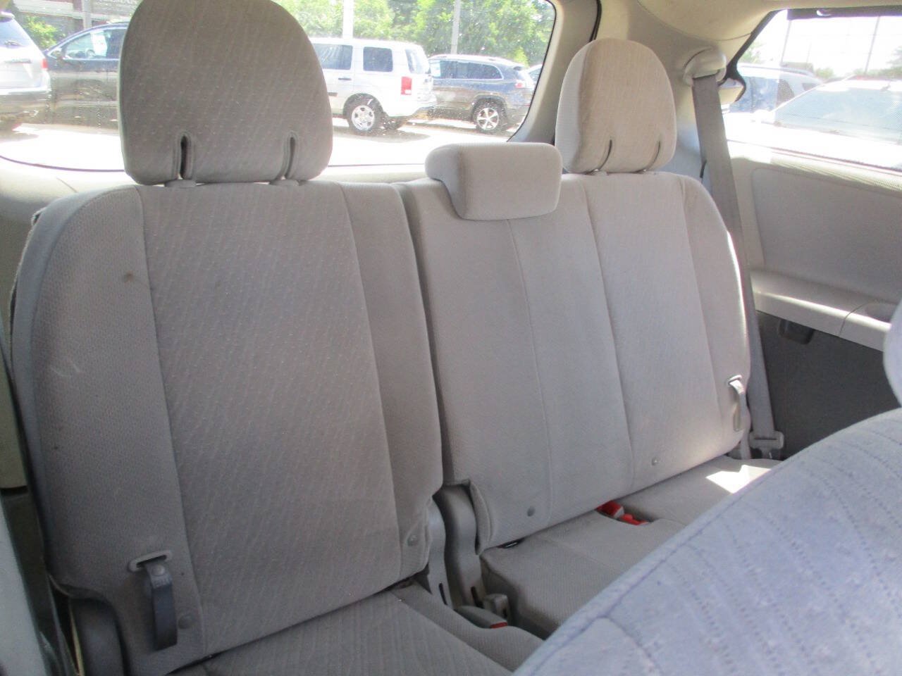 Used 2017 Toyota Sienna LE FWD image 38
