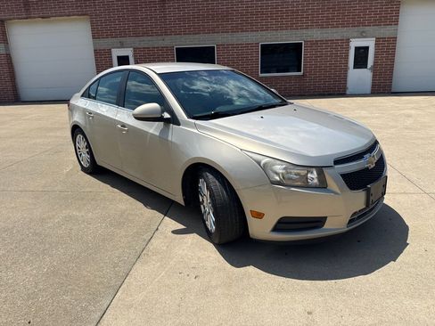 Used 2011 Chevrolet Cruze Eco FWD image 3