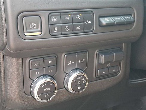 Used 2023 GMC Yukon Denali Ultimate AWD/4WD image 32