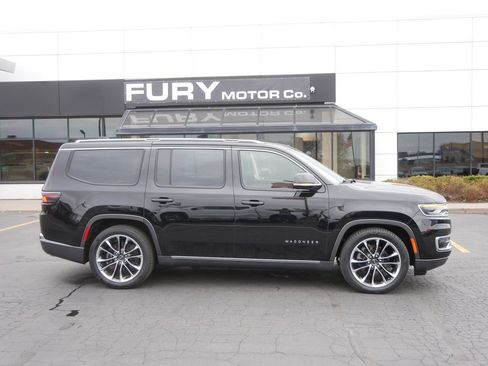 Used 2022 Jeep Wagoneer Series III w/ Premium Group I AWD/4WD image 1