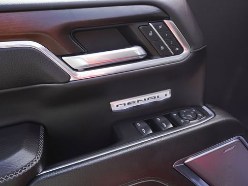 Used 2024 GMC Sierra 1500 Denali w/ Denali Reserve Package image 10