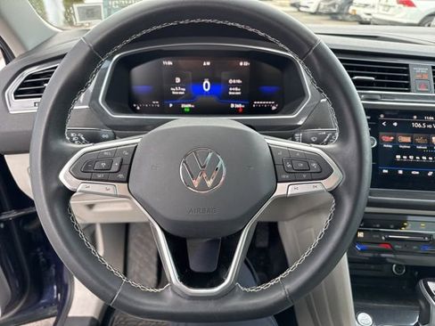 Used 2023 Volkswagen Tiguan SE w/ Panoramic Sunroof Package image 12