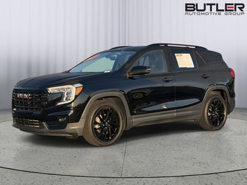 Used 2023 GMC Terrain SLT w/ Elevation Edition FWD image 2