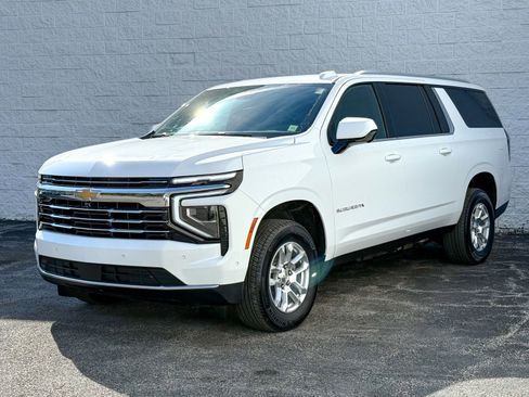 Certified 2025 Chevrolet Suburban LT AWD/4WD image 3