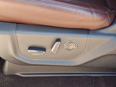 Used 2022 Ford Expedition Max Limited image 4