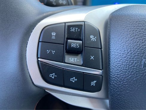 Used 2025 Ford Explorer Active AWD/4WD image 25