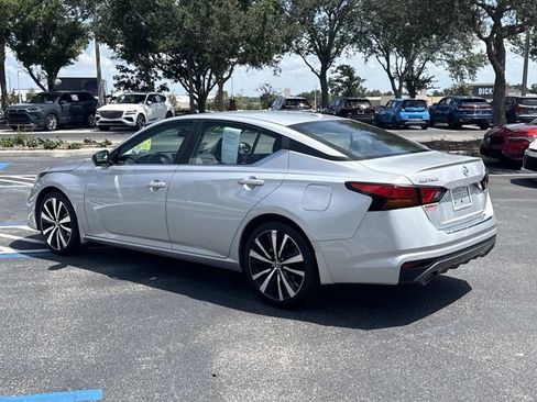 Used 2021 Nissan Altima 2.5 SR FWD image 6
