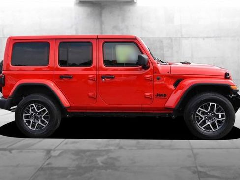 Used 2025 Jeep Wrangler Unlimited Sahara AWD/4WD image 5