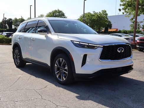 Used 2023 INFINITI QX60 Luxe w/ Vision Package FWD image 2