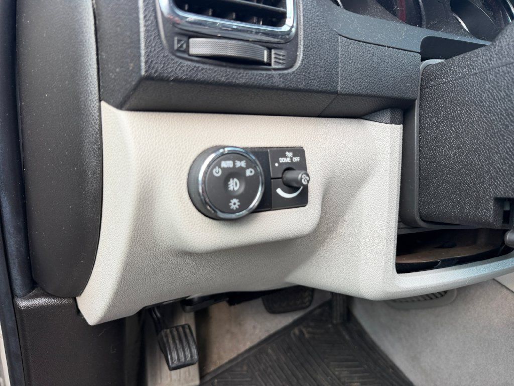 Used 2011 GMC Acadia SLT AWD/4WD image 19