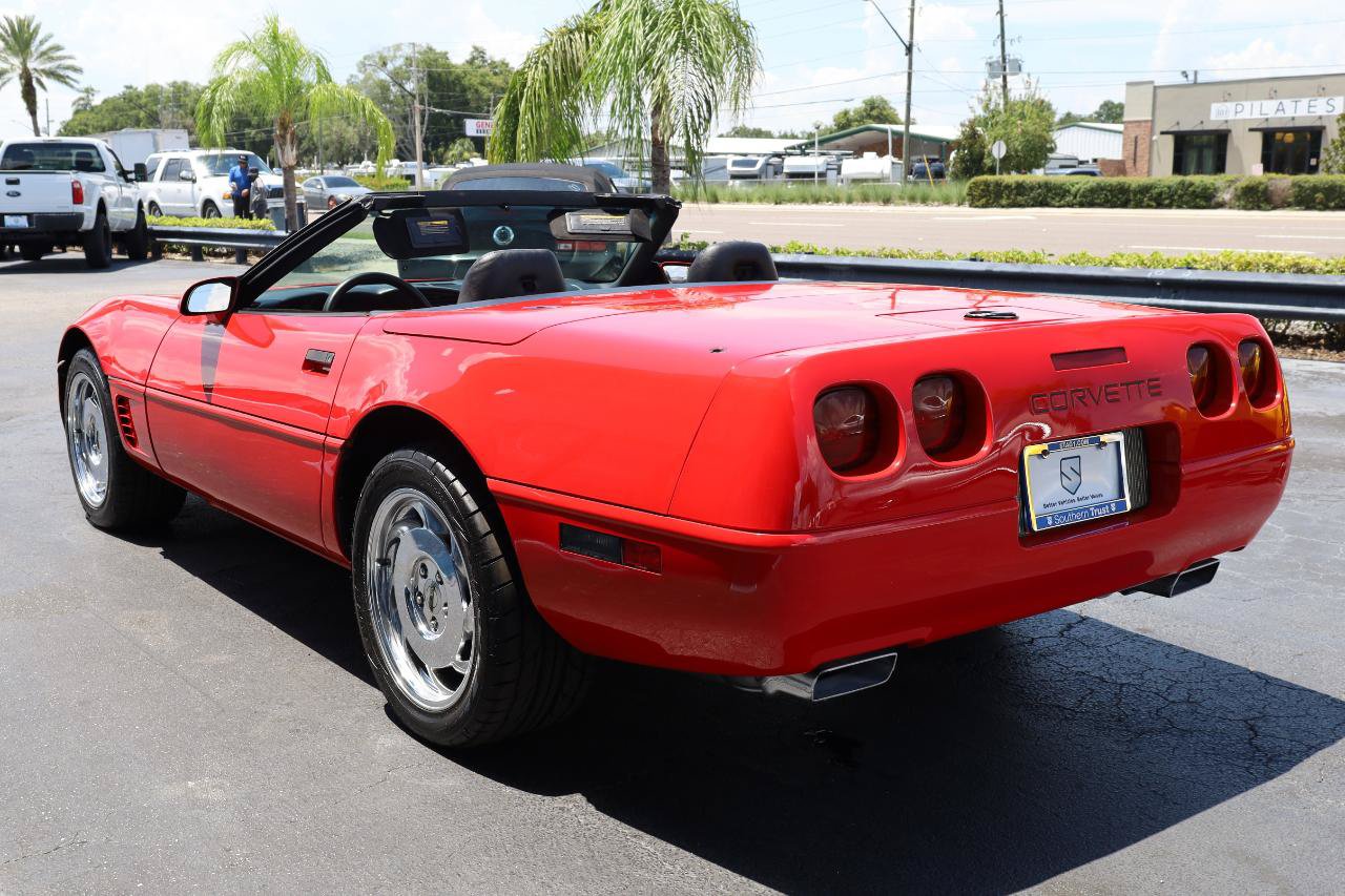 Used 1995 Chevrolet Corvette Convertible RWD image 2