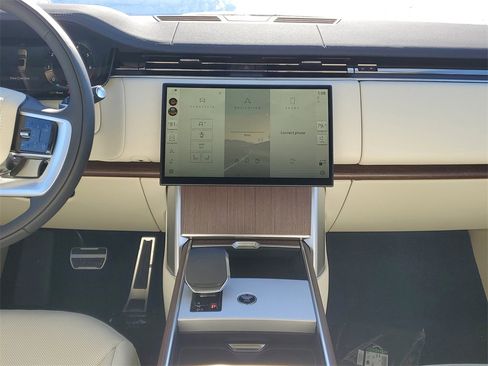 New 2026 Land Rover Range Rover Long Wheelbase SE image 25