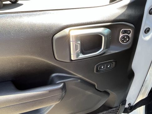 Used 2025 Jeep Wrangler Unlimited Sport AWD/4WD image 21