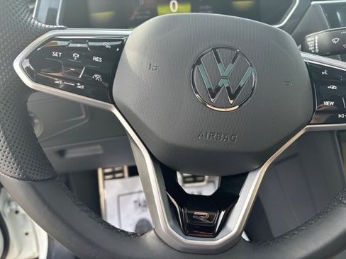 Used 2023 Volkswagen Tiguan SE R-Line image 21