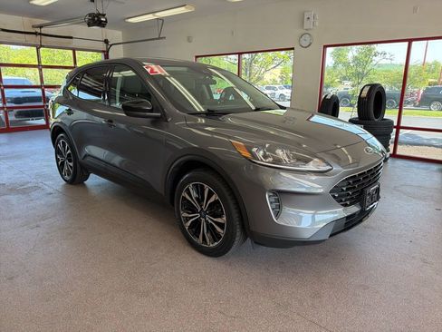 Used 2021 Ford Escape SE w/ SE Sport Appearance Package AWD/4WD image 1