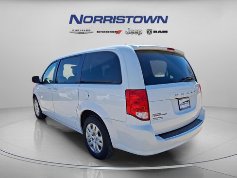 Certified 2018 Dodge Grand Caravan SE w/ UConnect Hands-Free Group FWD image 4