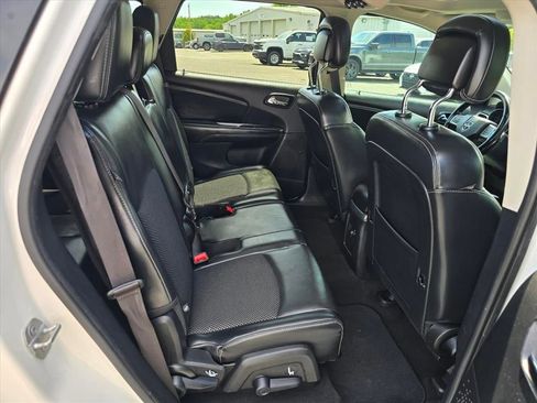 Used 2019 Dodge Journey Crossroad w/ Nav & Sun Group FWD image 14