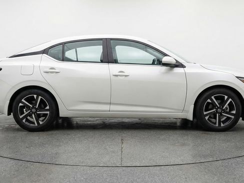 Used 2025 Nissan Sentra SV FWD image 8