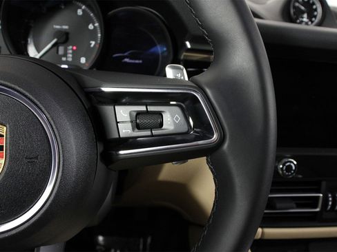 Used 2025 Porsche Macan image 15