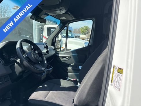 Used 2025 Mercedes-Benz Sprinter 2500 image 6