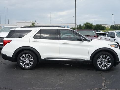 Used 2023 Ford Explorer XLT w/ Equipment Group 202A RWD image 5