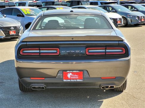Used 2022 Dodge Challenger SXT image 6