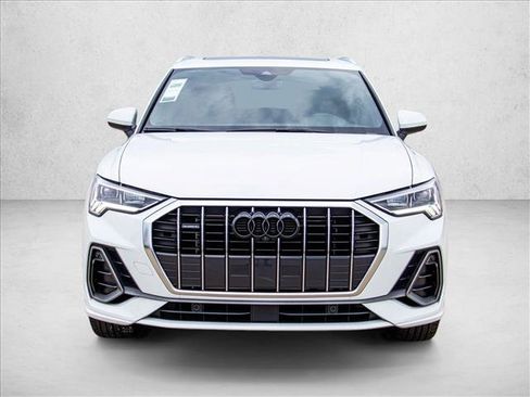 Used 2022 Audi Q3 2.0T Premium Plus w/ Premium Plus Package AWD/4WD image 2