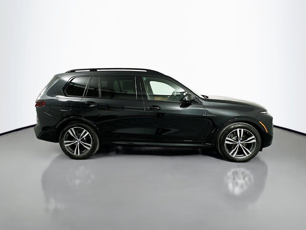 Used 2026 BMW X7 xDrive40i w/ M Sport Package AWD/4WD image 4