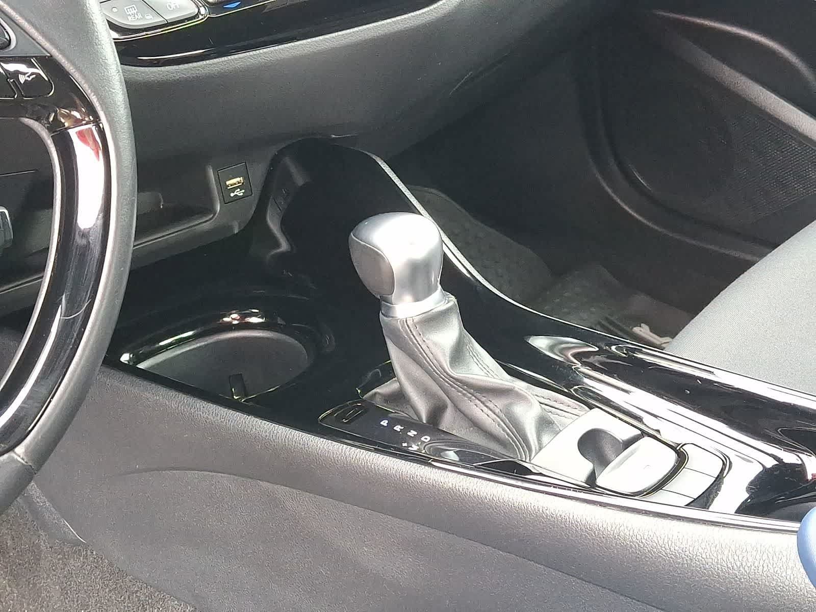 Used 2020 Toyota C-HR XLE FWD image 16