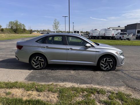 Used 2024 Volkswagen Jetta SEL image 2