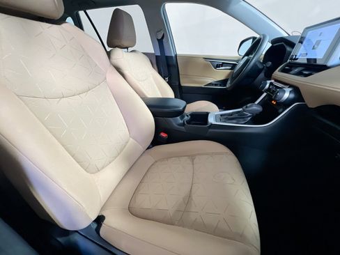 Used 2025 Toyota RAV4 XLE w/ Convenience Package FWD image 30