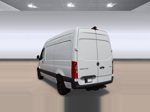 Used 2025 Mercedes-Benz Sprinter 2500 image 3