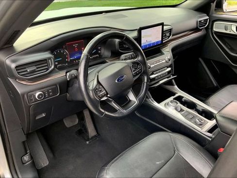 Used 2020 Ford Explorer Limited w/ Class III Trailer Tow Package image 14