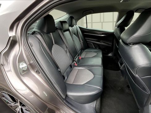 Used 2024 Toyota Camry SE image 25