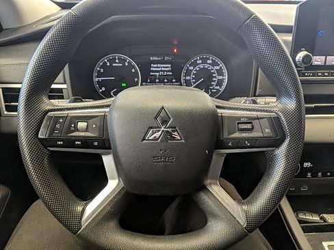 Used 2022 Mitsubishi Outlander ES image 17