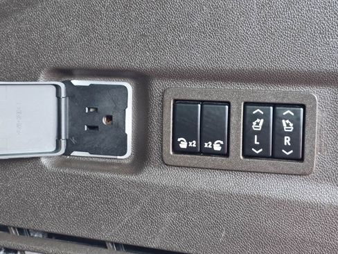 Used 2021 GMC Yukon XL Denali image 40